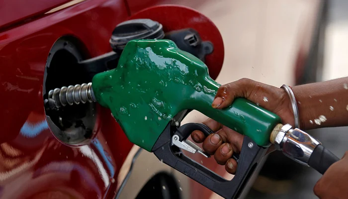 Petrol Prices Expected to Fall in Pakistan as Global Oil Rates Drop