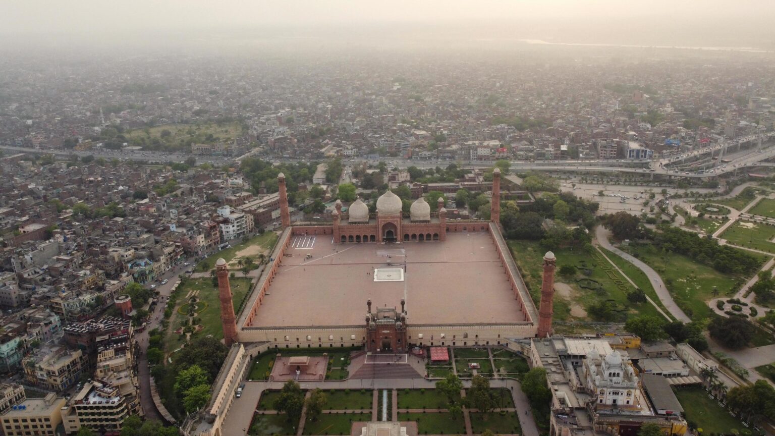 the royal mosque at lahore pakistan drone s high angle view of mughal era congregational mosque in lahore punjab pakistan free photo